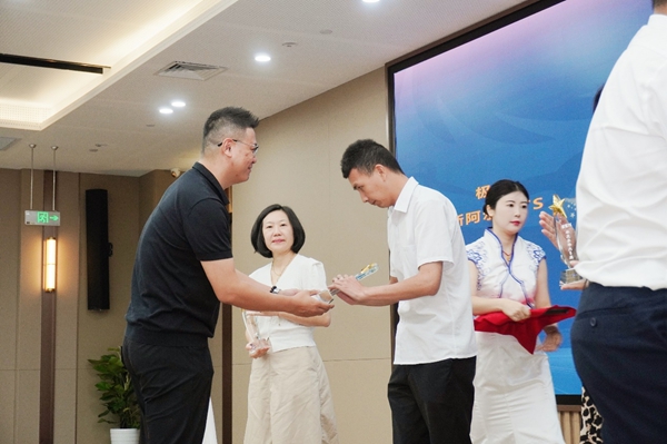 提质向新·智赢未来 2025西部车市新闻盛典成功举行