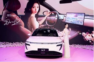 毛晓彤共创 “玫瑰摩卡” 东风日产N7闪耀成都车展
