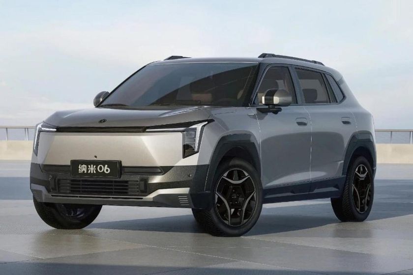 暑期购车，10万预算选家用纯电SUV,东风纳⽶06与元UP该如何选？