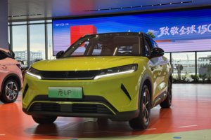 比亚迪再放大招，元UP加推301KM领航型7.48万，入门即高配