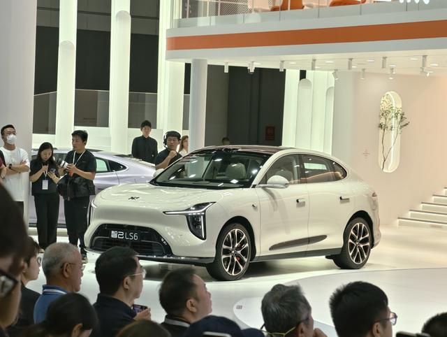 2025成都车展 全新智己LS6预售权益加码