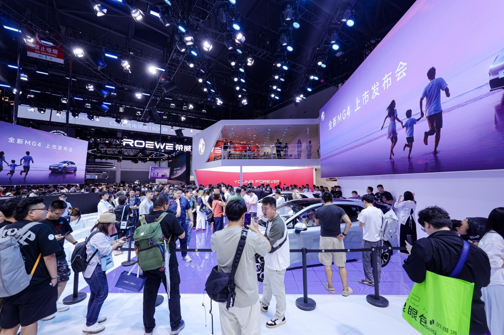 全新MG4售价6.58万起车展杀疯了，竞品直呼不讲武德