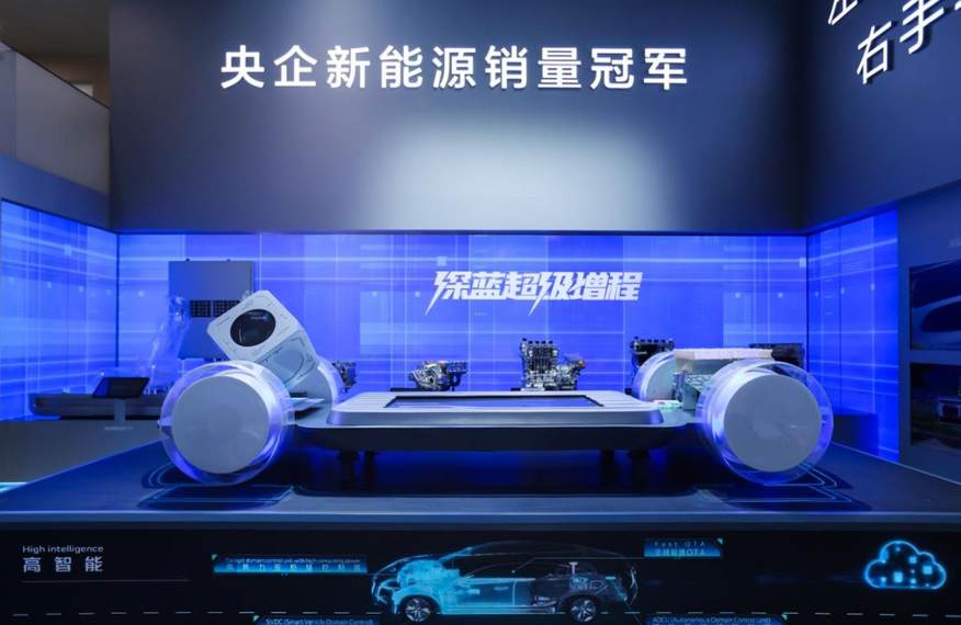 新央企新华流全新深蓝S07亮相成都车展 重塑科技智能中型SUV新标杆