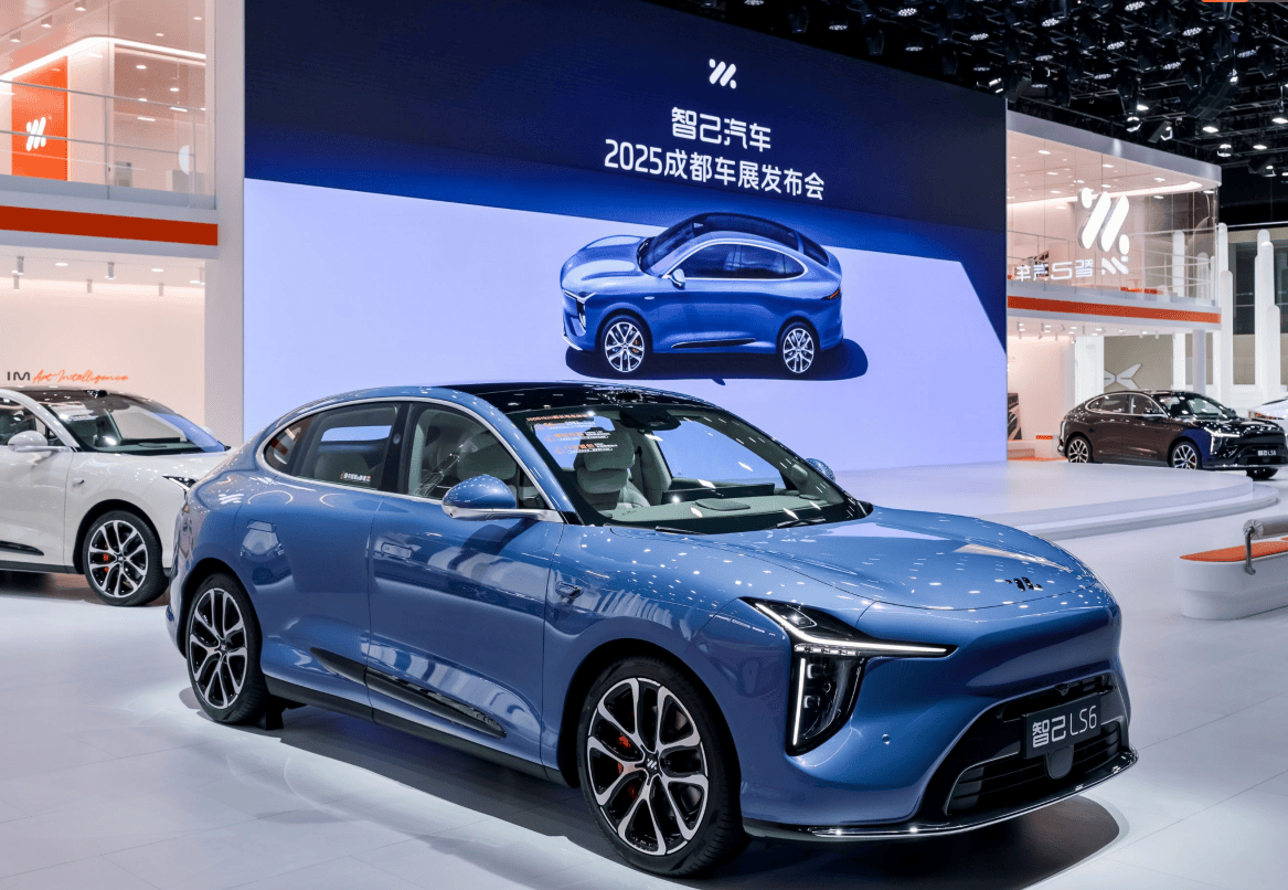预售订单破48,000台！2025成都车展，超级增程就看智己！