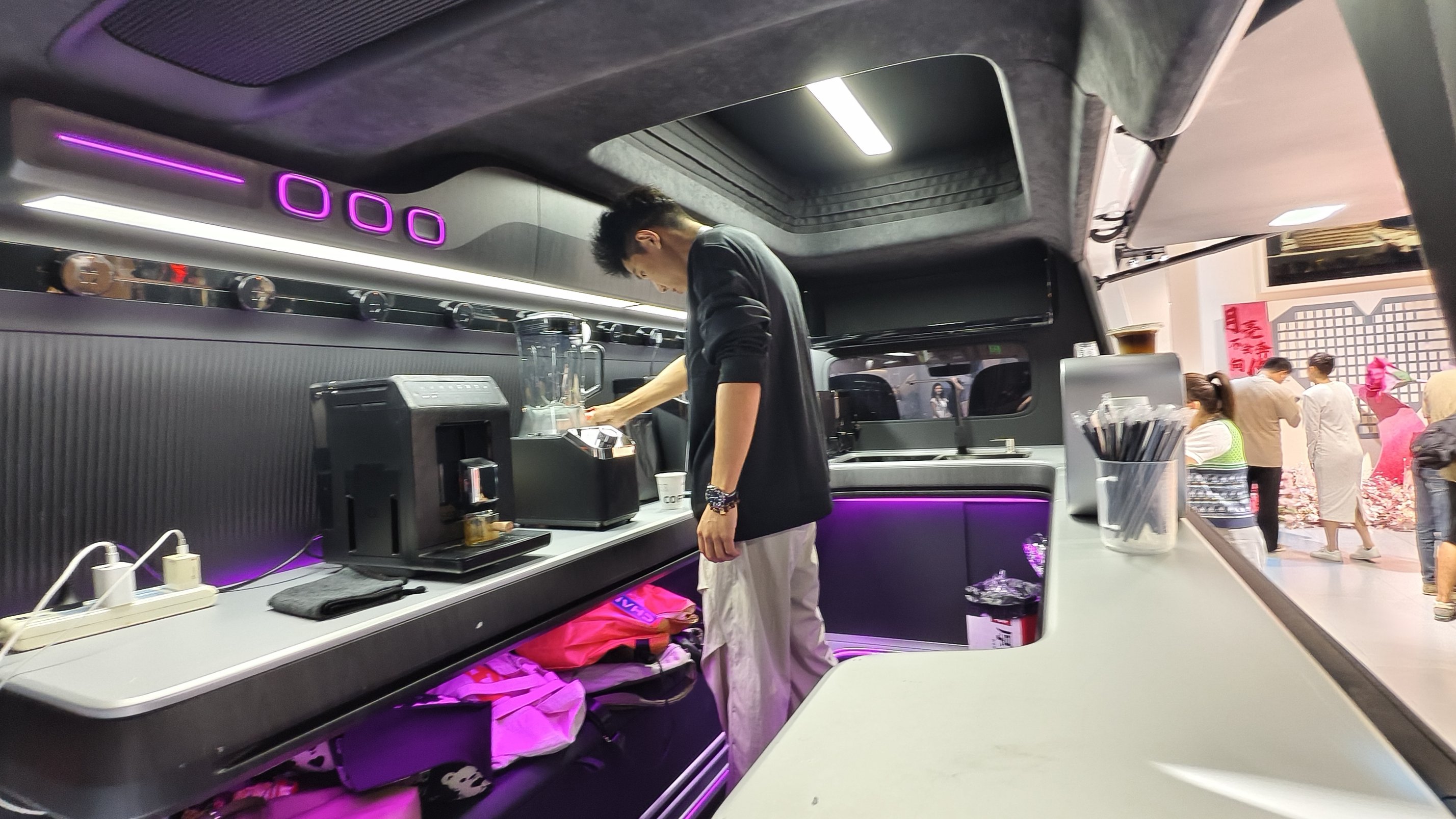 长安凯程V919成都车展玩转VANLIFE，移动咖啡馆元气来袭