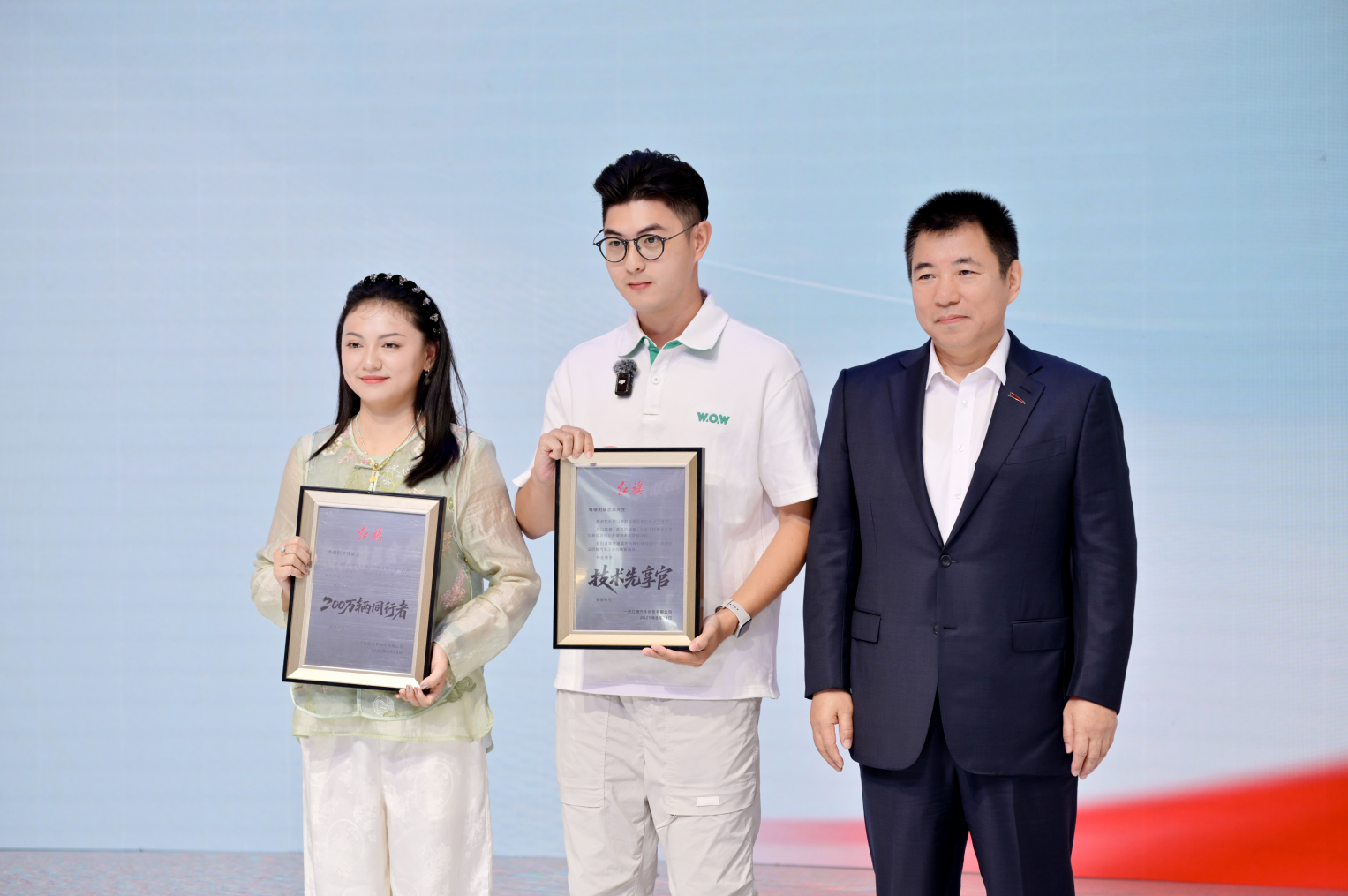 红旗天工三款新车型正式发售！红旗品牌全新阵容重装出击成都车展