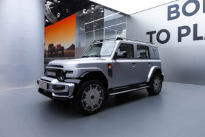 iCAR V23赛博版炸街成都，改装生态玩出纯电新花样