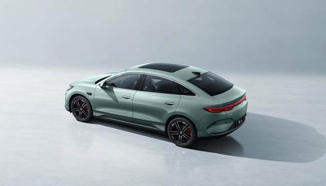 秦L EV上新545KM云辇型 七夕宠粉限时狂欢价12.98万元