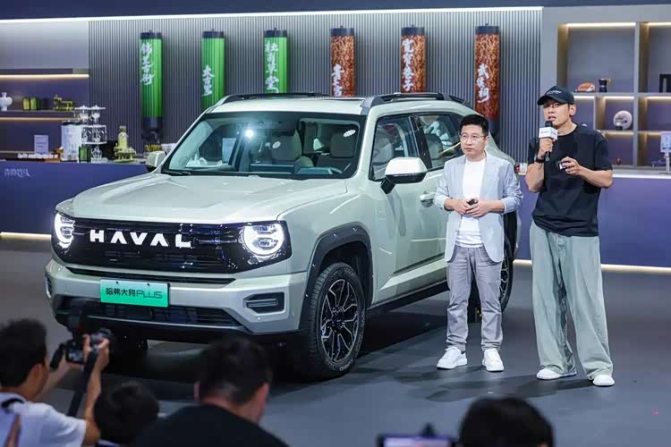 Hi4 与全家共赴热爱！哈弗携新阵容登陆成都车展
