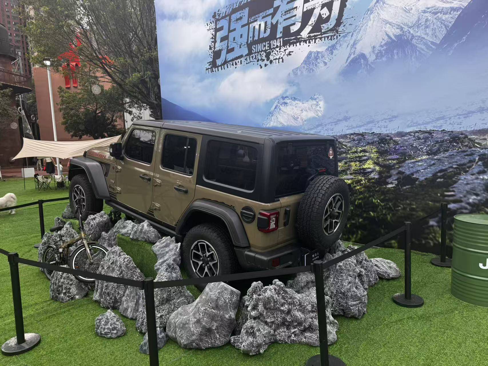 不参展也吸睛！Jeep不仅有84年库存经典，还靠牧马人41致敬版带货