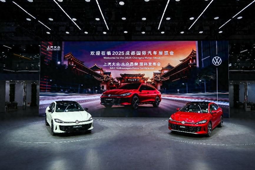 全新凌渡L亮相成都车展，燃油轿跑能否突出重围？