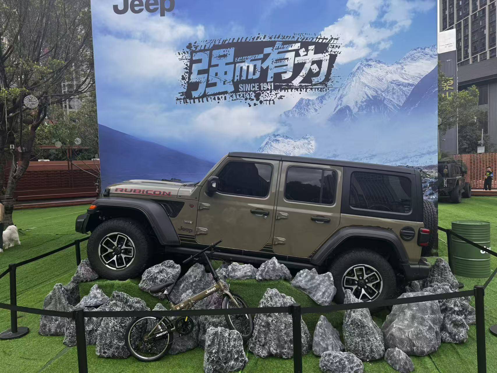 不参展也吸睛！Jeep不仅有84年库存经典，还靠牧马人41致敬版带货