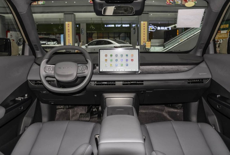 东风纳米06对比iCAR V23，谁才是年轻人的“方盒子”？