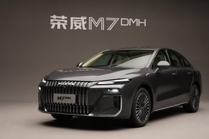 续航焦虑终结者！荣威M7 DMH实测：2143km超长续航+2L级油耗 通勤长途全hold住