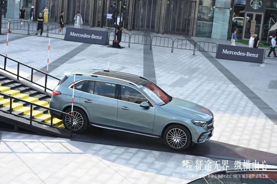 2025梅赛德斯-奔驰长轴距GLC SUV城市越野试驾之旅圆满收官