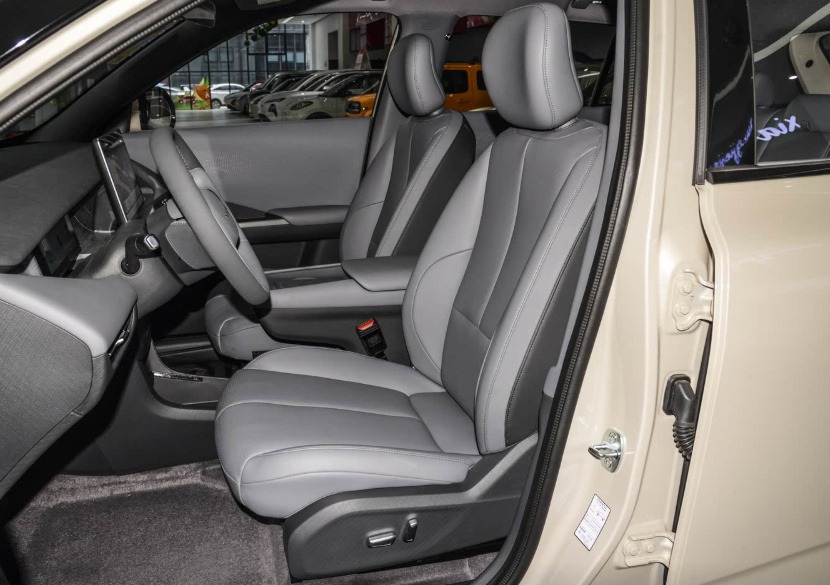 东风纳米06对比iCAR V23，谁才是年轻人的“方盒子”？
