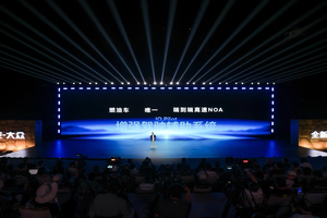 卓驭助力燃油车率先实现无图端到端高速领航辅助