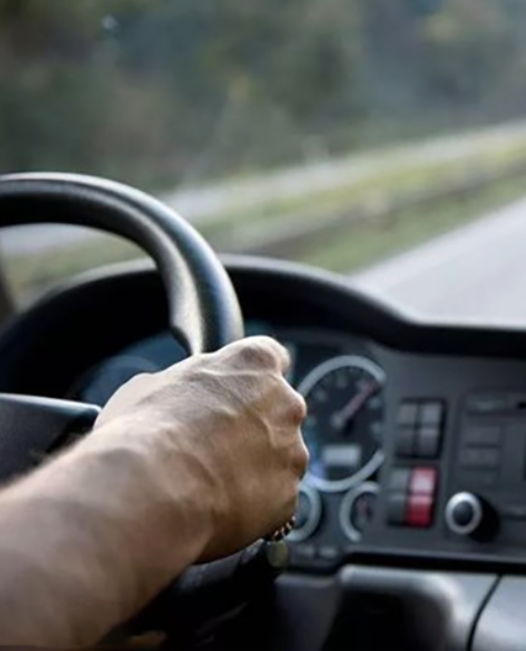 无人驾驶公交车、出租车陆续上线，人工智能发展与应用或应当设限