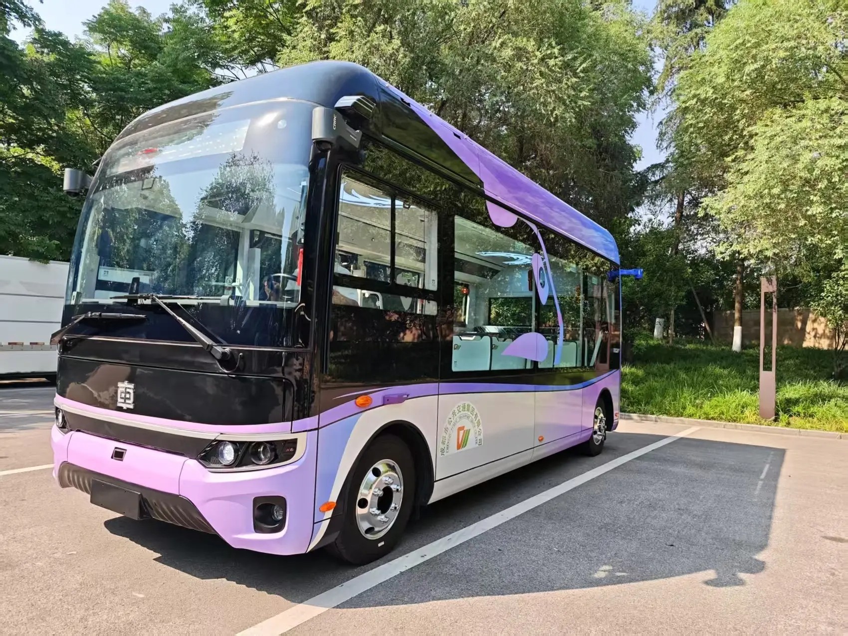无人驾驶公交车、出租车陆续上线，人工智能发展与应用或应当设限