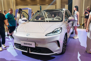 全新MG4预售7.38万元起，MG品牌上手就扔王炸