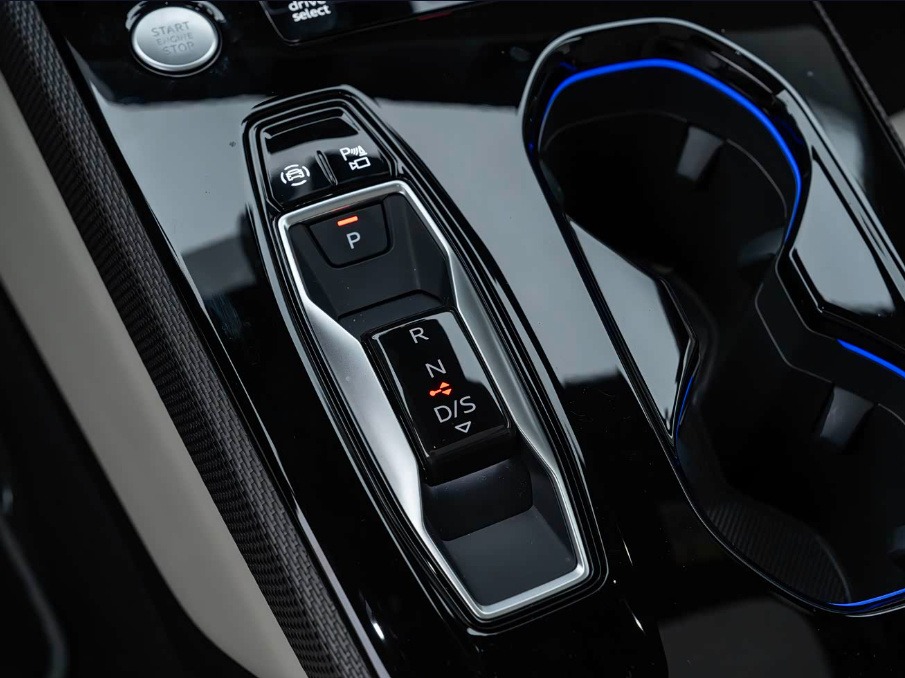 华为智驾上车，限时25.59万元起，上汽奥迪A5L Sportback登场