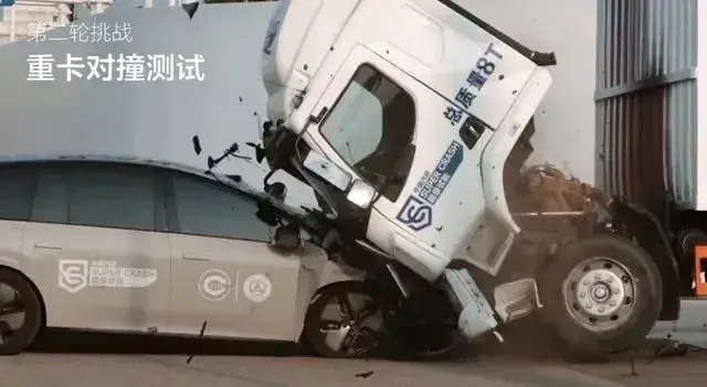 理想汽车和中国汽研发文回应理想i8撞击乘龙卡车事件