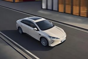 比亚迪2025上半年销量解读：中国新能源车企的全球崛起之路