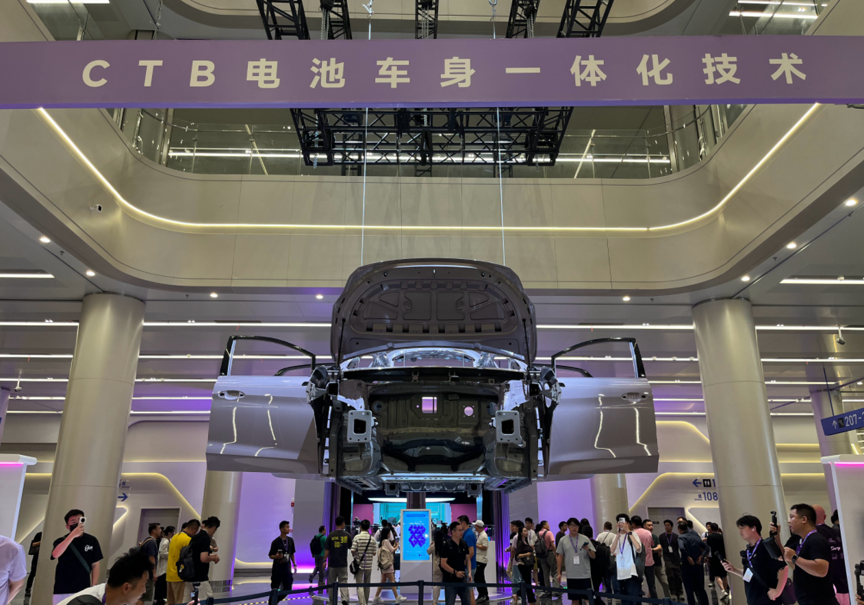 全新MG4预售7.38万元起，MG品牌上手就扔王炸
