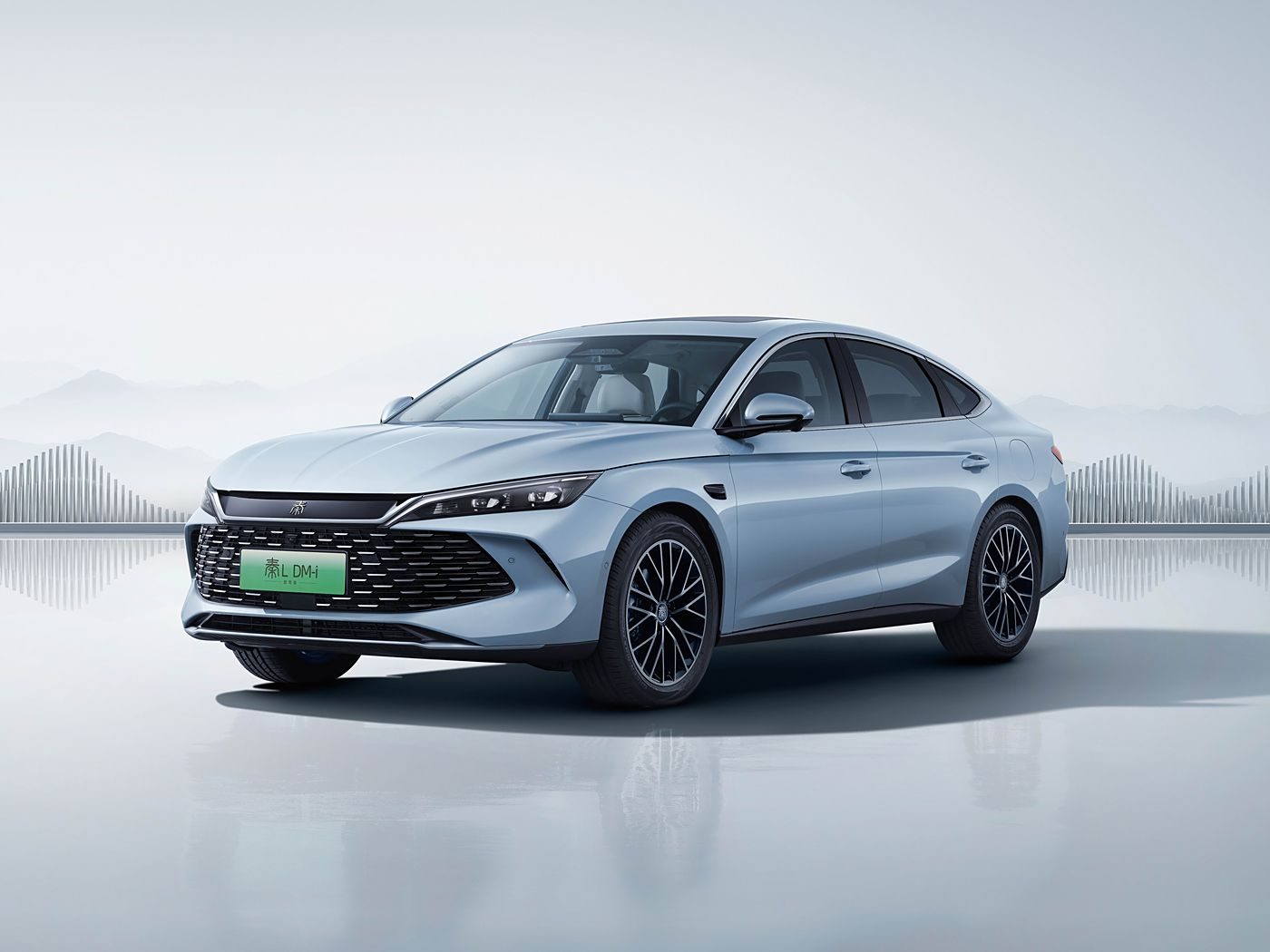 比亚迪第5代DM技术再进化，油耗降至2.6L，混动技术进入策略时代