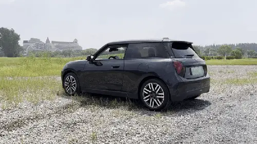 独立试驾电动MINI COOPER：细节之处见情怀，驾驶乐趣仍上头