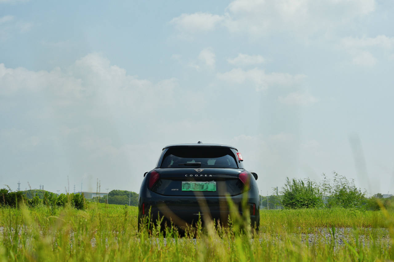 独立试驾电动MINI COOPER：细节之处见情怀，驾驶乐趣仍上头