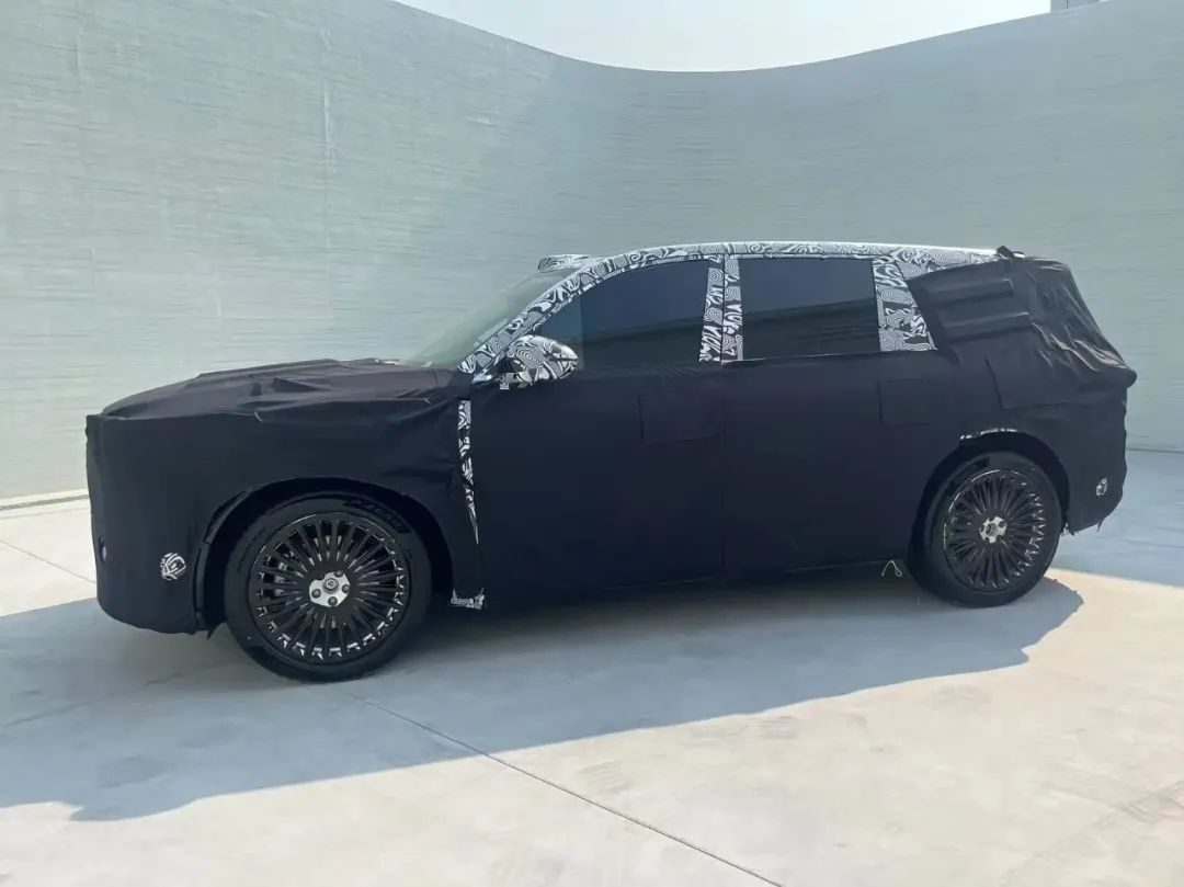 【E汽车】岚图全尺寸大六座SUV谍照曝光