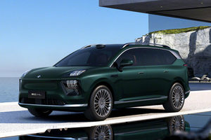 预算30万 6座纯电SUV  广汽昊铂HL和理想i8谁更值得买？