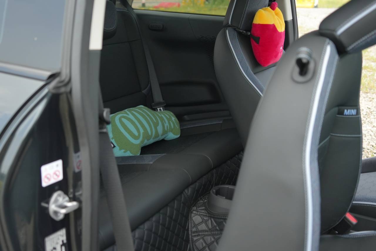 独立试驾电动MINI COOPER：细节之处见情怀，驾驶乐趣仍上头