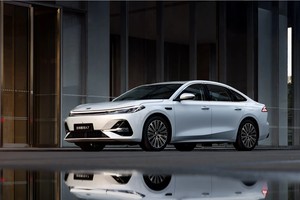 预售 9.78 万起 尺寸配置双越级 吉利银河 A7能否终结比亚迪秦 L 霸权？