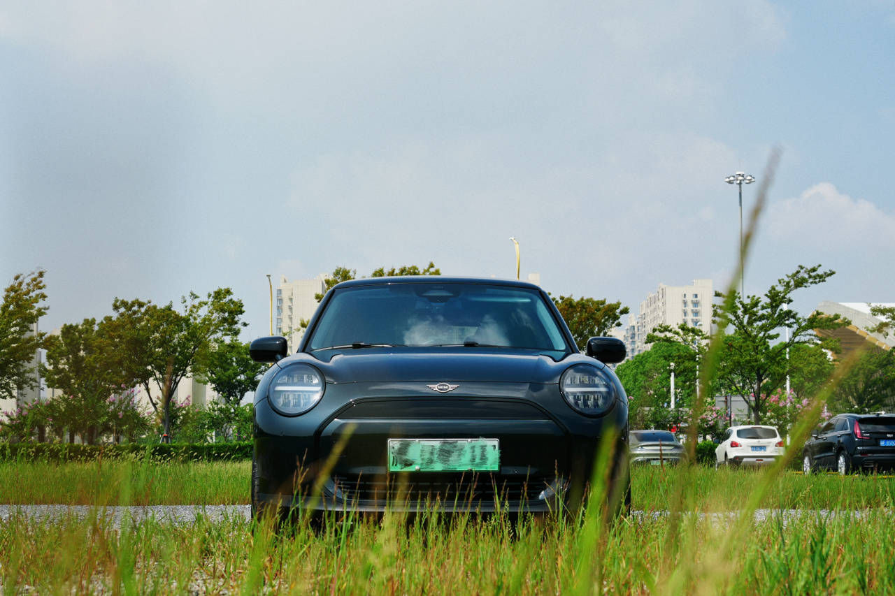 独立试驾电动MINI COOPER：细节之处见情怀，驾驶乐趣仍上头