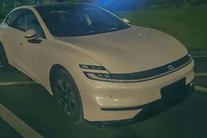 长安启源A06实车现身，大过秦L+无框车门，配激光雷达+800V