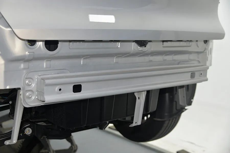 深蓝S05拆车：超大前备箱、超高集成度，10万多的车就有了！