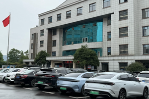 政府大院“停满”国产新能源，公务员购车风向标折射中国汽车崛起