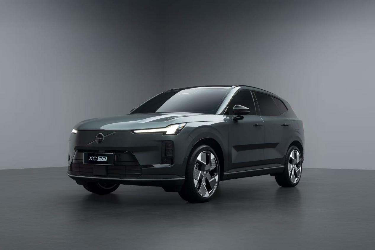沃尔沃XC70如何用"超混铠甲"重构豪华防线？