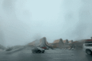 比亚迪车主硬扛三次雷劫，人车竟然都相安无事！