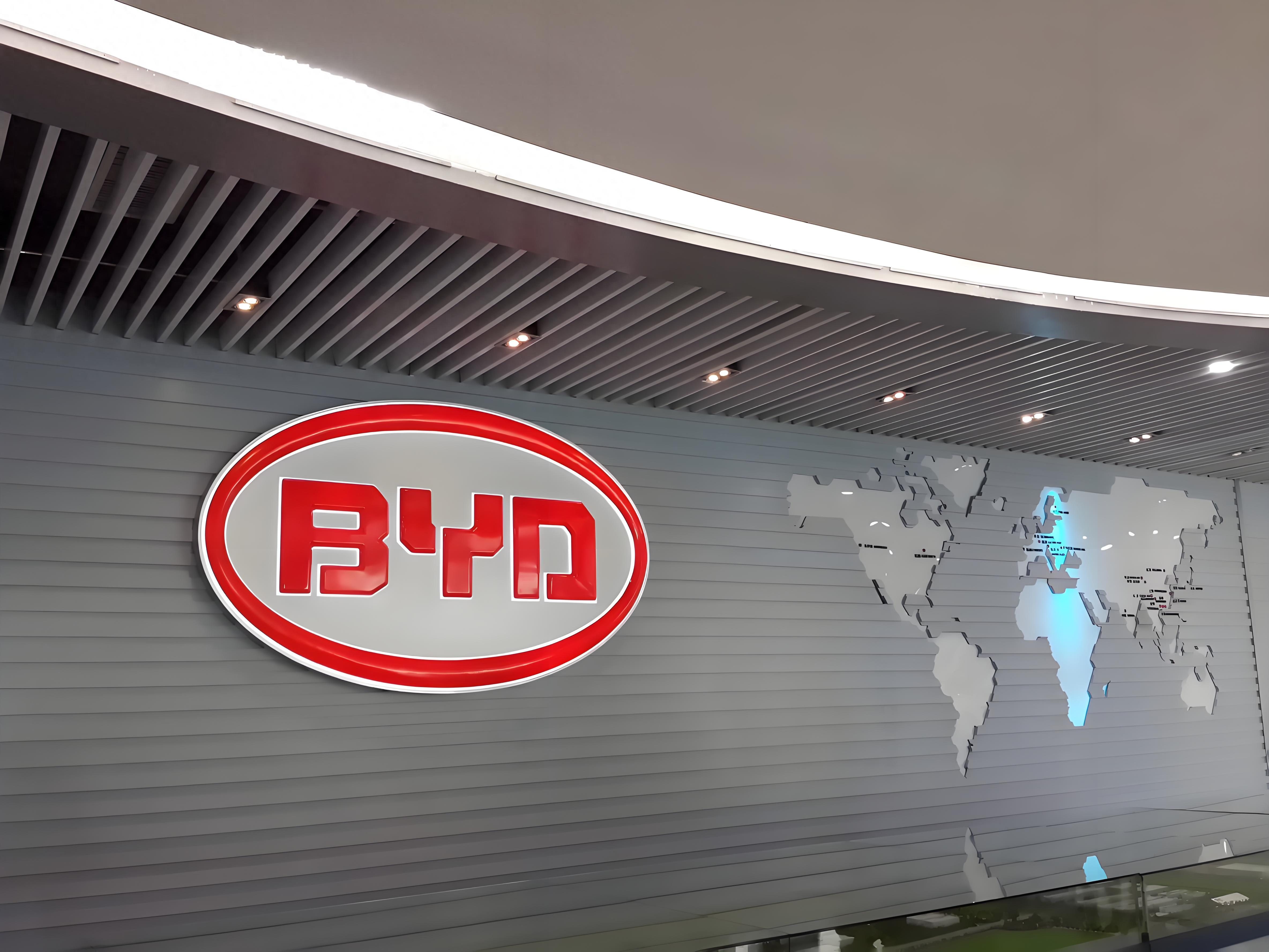 比亚迪再出大招，第五代DM技术全面升级，一键推送新老车主