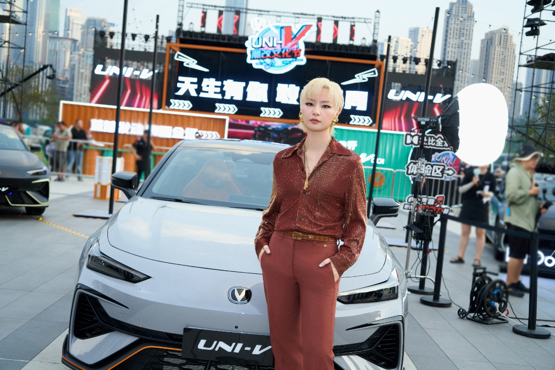 配置天花板，长安第三代UNI-V到手价9.79万起！周笔畅都赞不绝口
