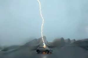 被雷击的比亚迪宋PLUS EV车况首次曝光