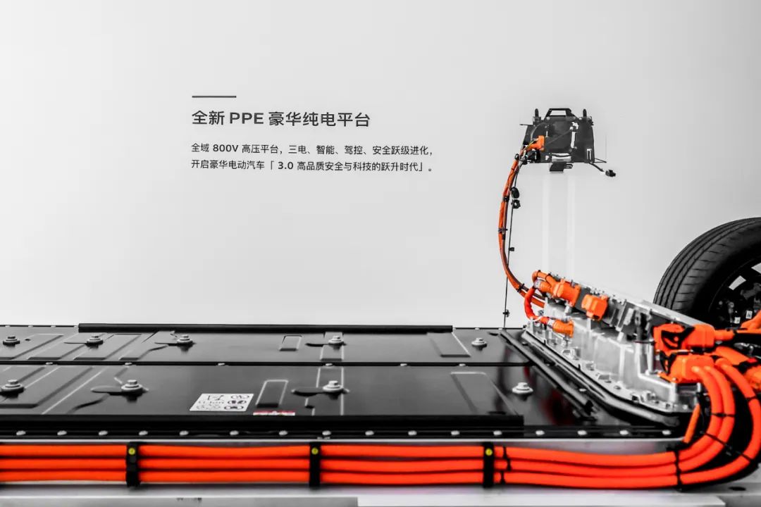 油电同智豪华再无短板 奥迪A5L与Q6L e-tron上市