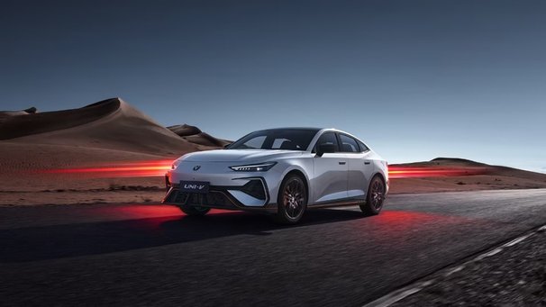 9.79万起即享全能运动轿跑！长安第三代UNI-V 配置与诚意双在线