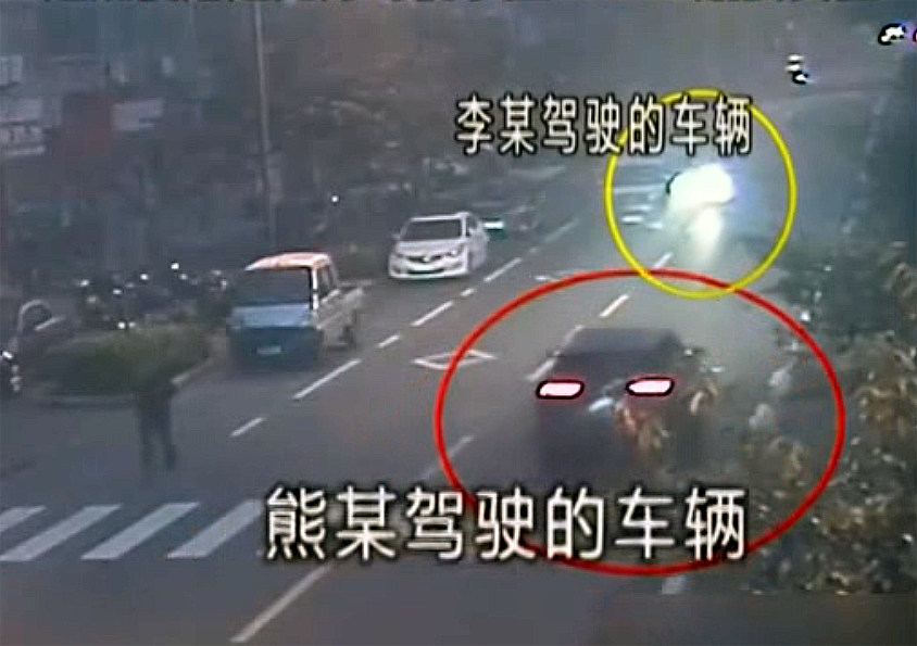 会车未关远光灯致对向车辆撞死行人，法院判决：远光灯司机也要赔