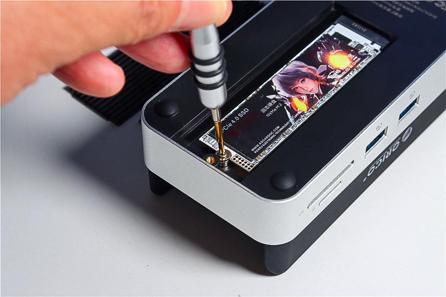 200出头的Mac mini M4扩展坞底座奥睿科MiniDock，不愧是价格屠夫