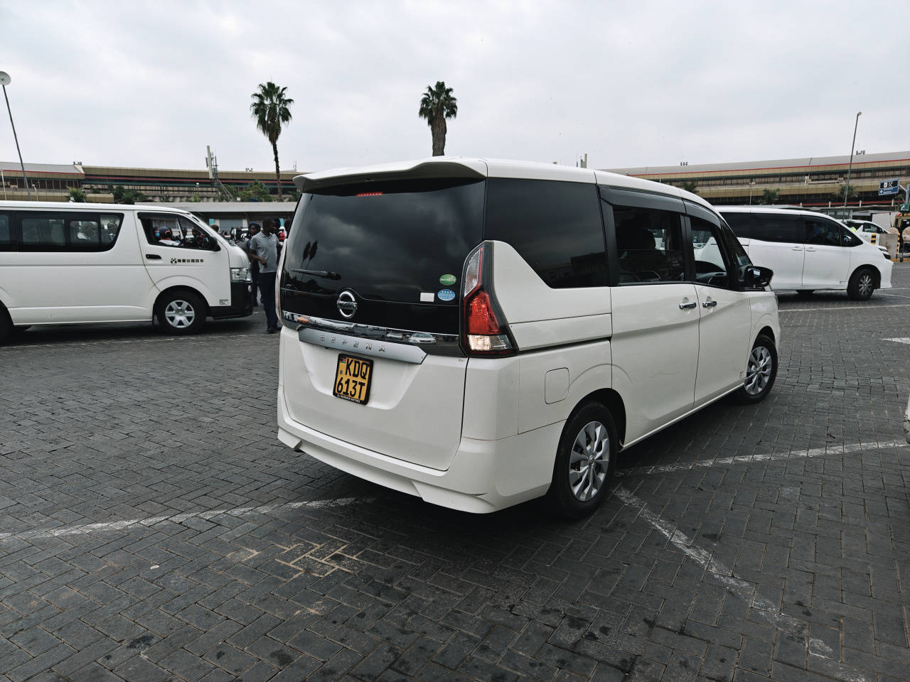 在肯尼亚坐过的车：魔改的LC79，无B柱的丰田车，N手的日系天下
