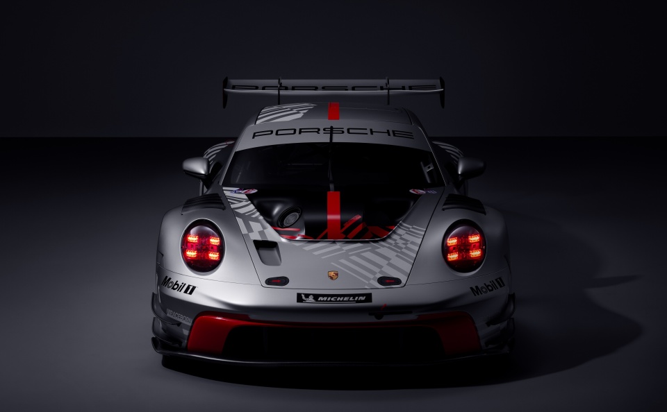 性能优化的 911 GT3 R 赛车将亮相 2026 赛季 助力保时捷客户车队